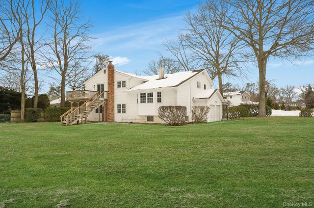 62 Canterbury Drive, Hauppauge, NY 11788