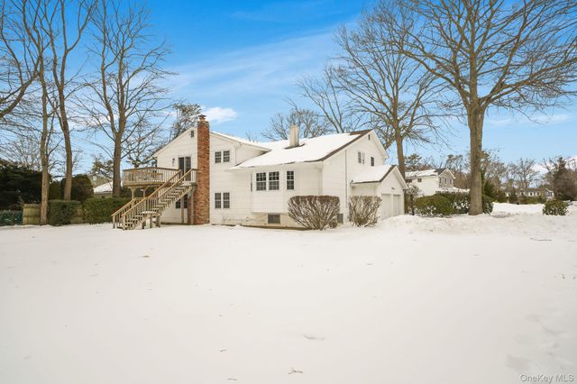 62 Canterbury Drive, Hauppauge, NY 11788