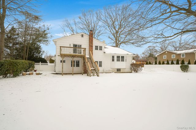 62 Canterbury Drive, Hauppauge, NY 11788