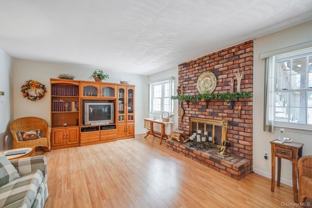 62 Canterbury Drive, Hauppauge, NY 11788