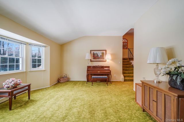 62 Canterbury Drive, Hauppauge, NY 11788