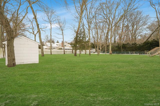 62 Canterbury Drive, Hauppauge, NY 11788