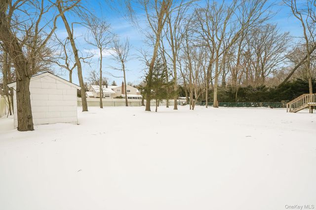 62 Canterbury Drive, Hauppauge, NY 11788