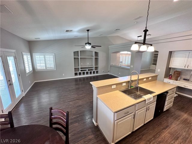 5317 Blue Evergreen Avenue, Las Vegas, NV 89131