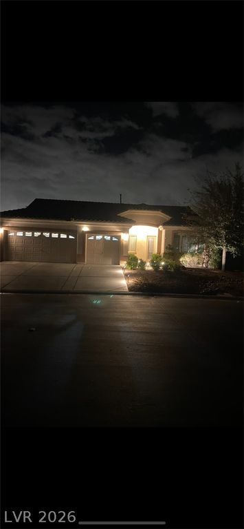 5317 Blue Evergreen Avenue, Las Vegas, NV 89131
