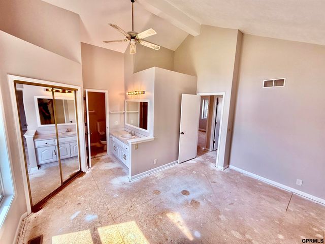 5025 S 163rd Street, Omaha, NE 68135