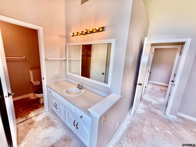 5025 S 163rd Street, Omaha, NE 68135