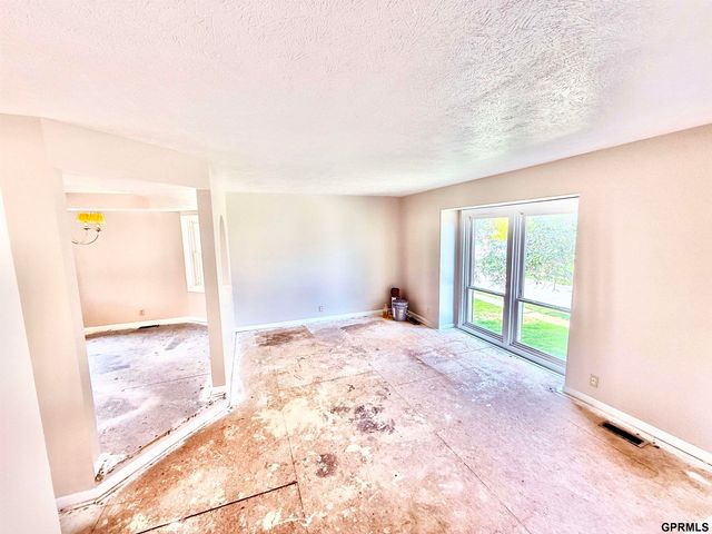 5025 S 163rd Street, Omaha, NE 68135