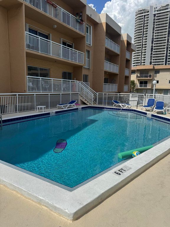 17051 NE 35th Avenue 307, North Miami Beach, FL 33160