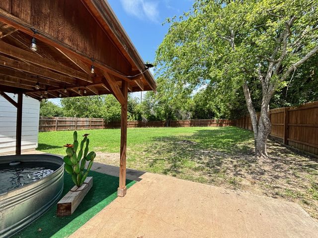 1225 S Brazos Street, Weatherford, TX 76086