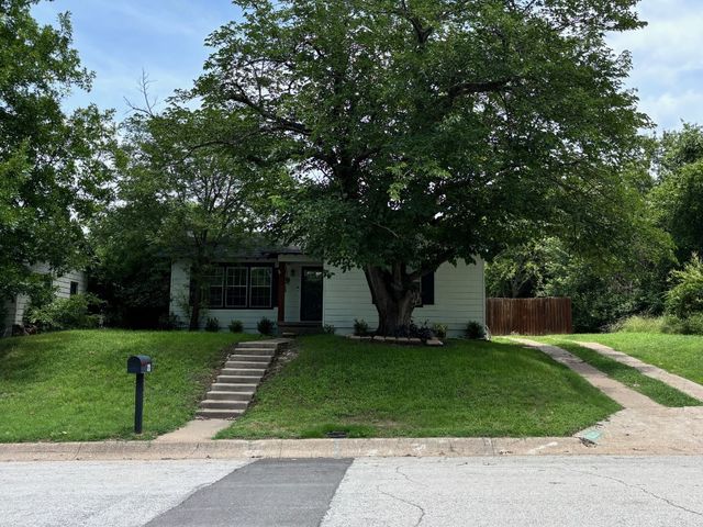 1225 S Brazos Street, Weatherford, TX 76086