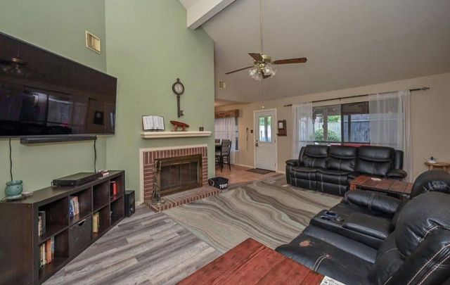1013 Chesterwood Drive, Pearland, TX 77581