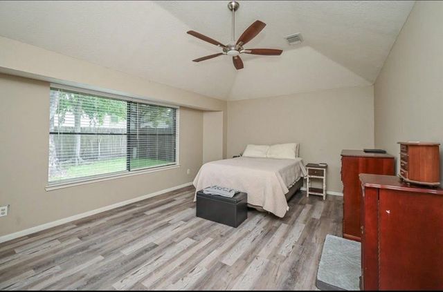 1013 Chesterwood Drive, Pearland, TX 77581