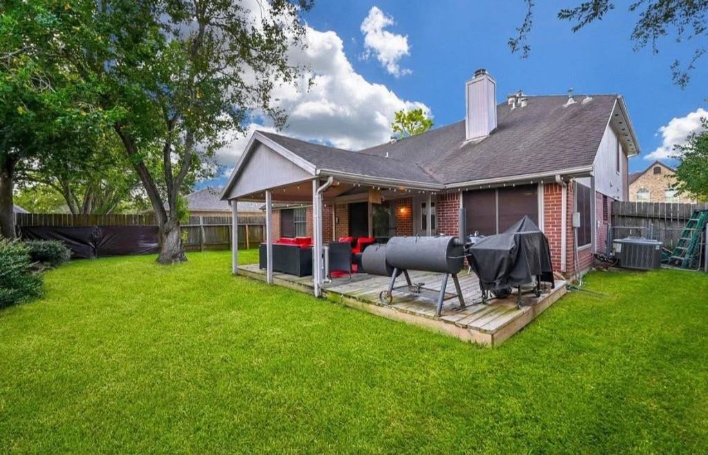 1013 Chesterwood Drive, Pearland, TX 77581