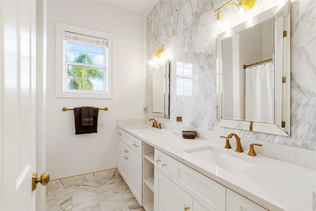 356 BELLEAIR DRIVE NE, St Petersburg, FL 33704
