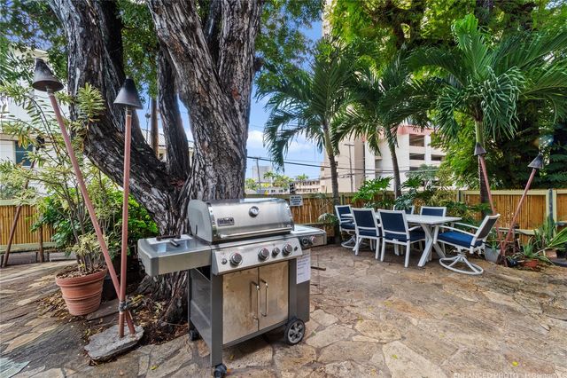 1190 Wilder Avenue 102, Honolulu, HI 96822