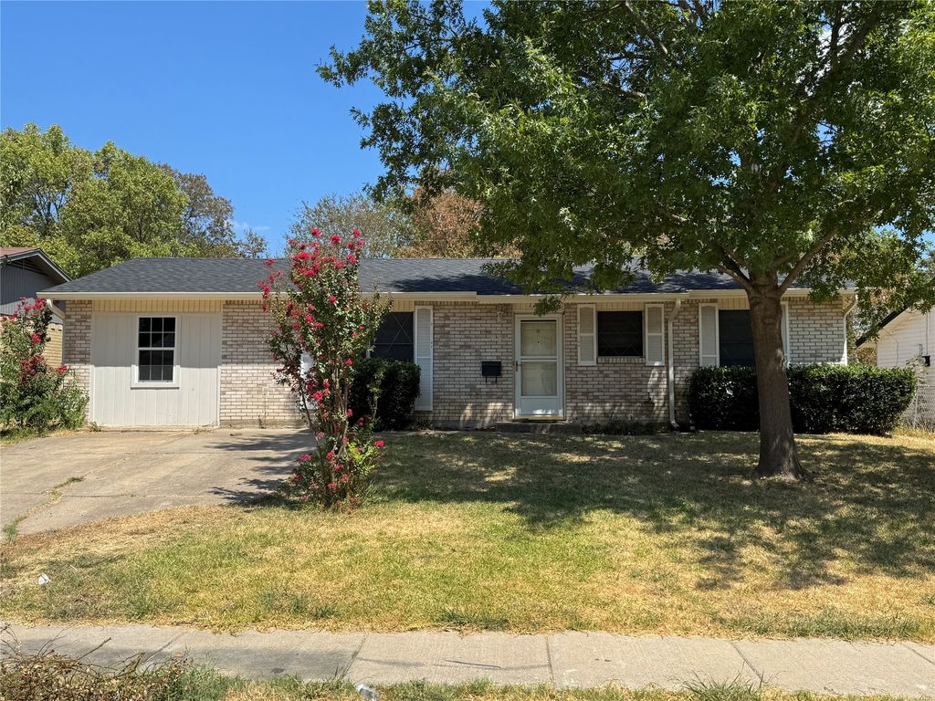 1229 Greenbrier Drive, Mesquite, TX 75149