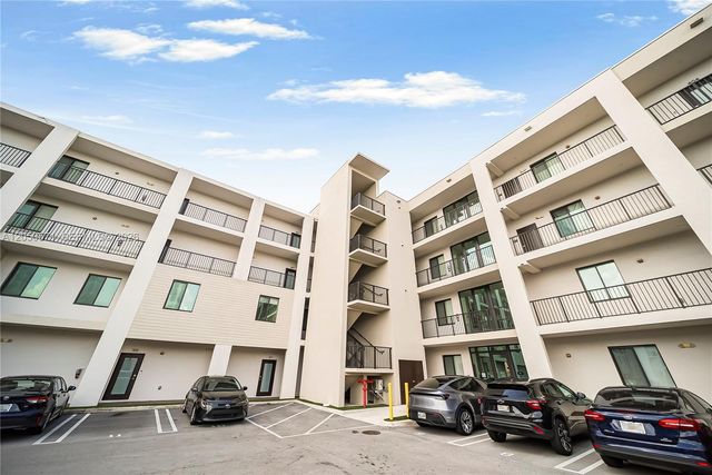 8265 NW 41st St C-202, Doral, FL 33166