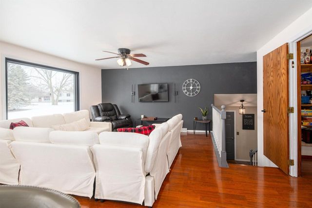 3108 E RAIL ROAD, Appleton, WI 54915