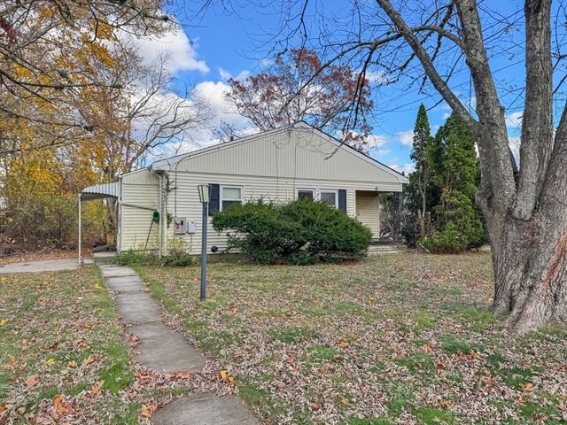 9 Paul Ave, Freetown, MA 02717