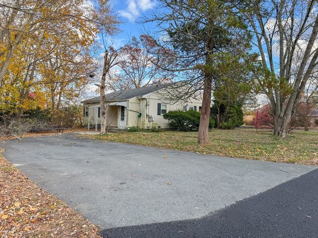 9 Paul Ave, Freetown, MA 02717