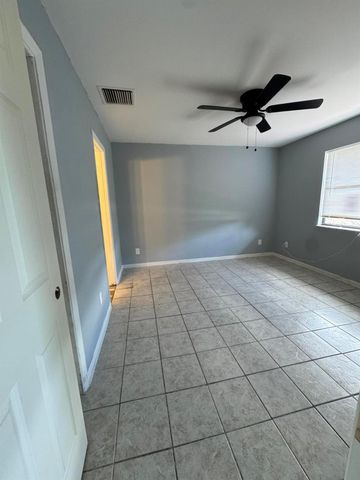 614 SW Lakehurst Drive, Port St Lucie, FL 34983