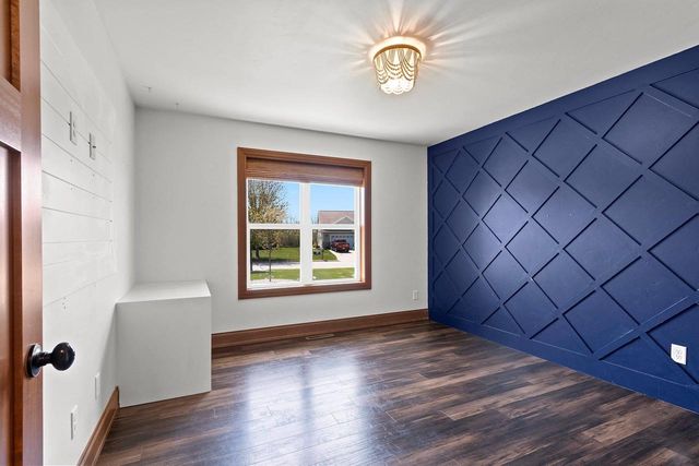 1923 PARIS LANE, De Pere, WI 54115