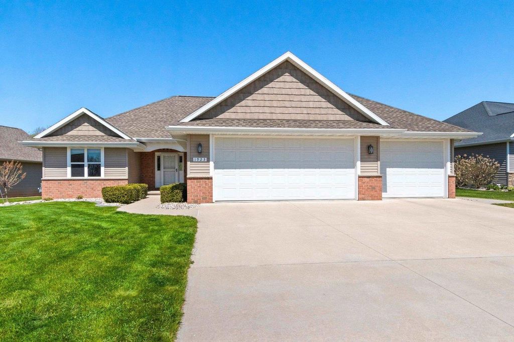 1923 PARIS LANE, De Pere, WI 54115
