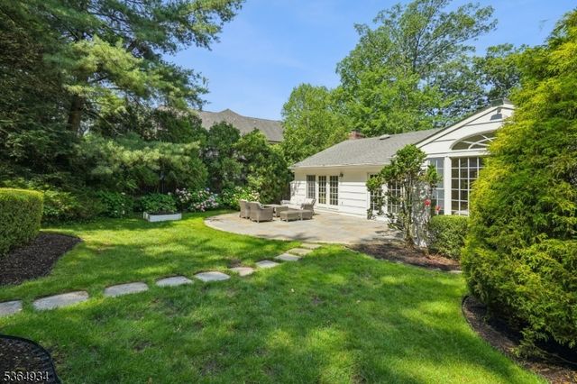 82 Mohawk Rd, Millburn Twp., NJ 07078