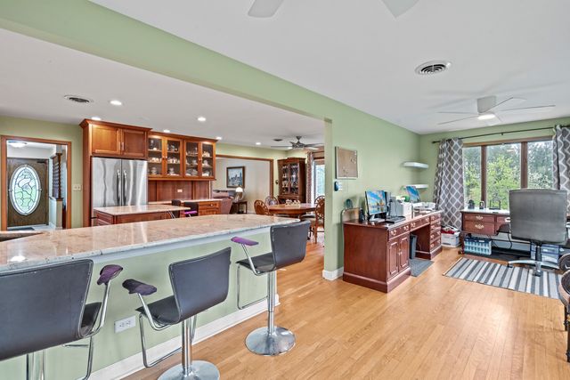 27855 W Main Street, Wauconda, IL 60084