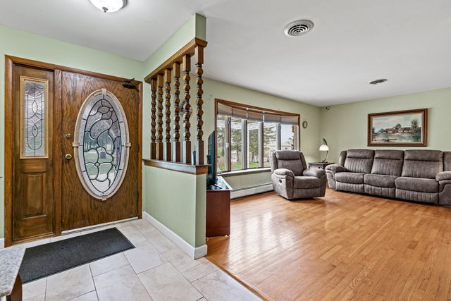 27855 W Main Street, Wauconda, IL 60084
