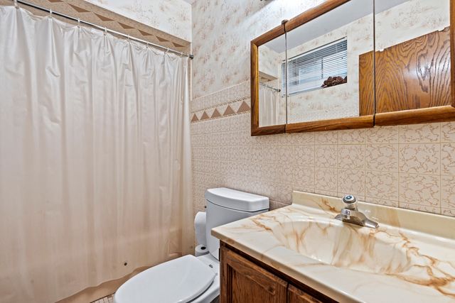 27855 W Main Street, Wauconda, IL 60084