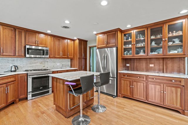 27855 W Main Street, Wauconda, IL 60084