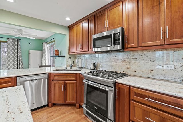 27855 W Main Street, Wauconda, IL 60084