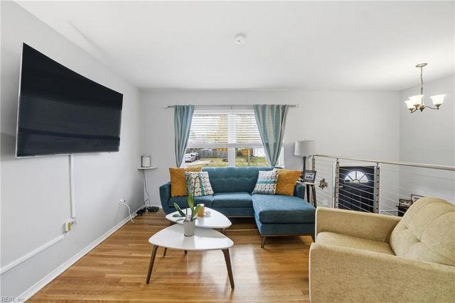 4 Tillerson DR, Newport News, VA 23602