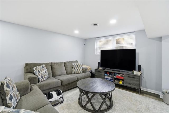 4 Tillerson DR, Newport News, VA 23602