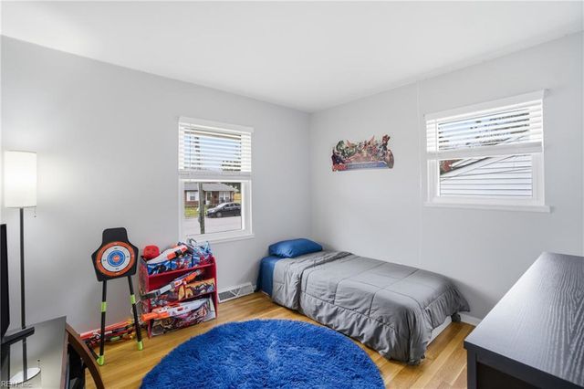 4 Tillerson DR, Newport News, VA 23602