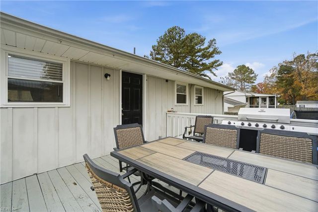 4 Tillerson DR, Newport News, VA 23602