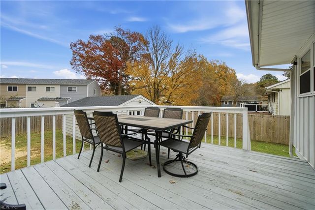 4 Tillerson DR, Newport News, VA 23602