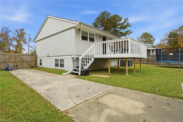 4 Tillerson DR, Newport News, VA 23602