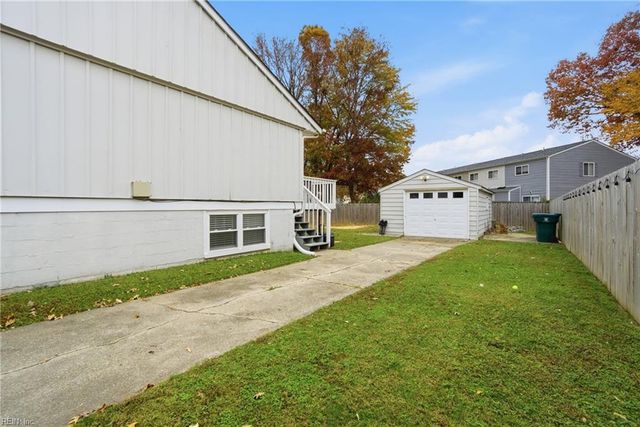 4 Tillerson DR, Newport News, VA 23602