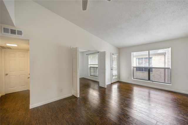 2120 Wilcrest Drive 226, Houston, TX 77042