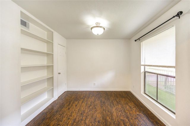 2120 Wilcrest Drive 226, Houston, TX 77042