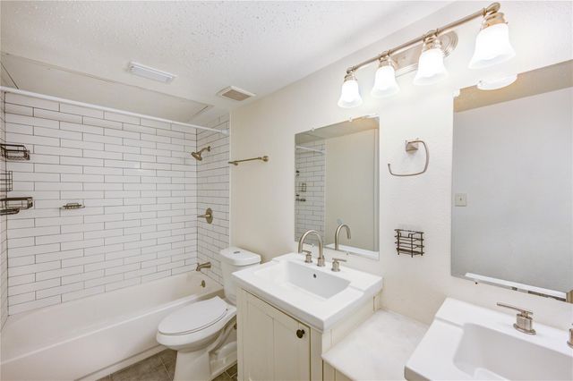 2120 Wilcrest Drive 226, Houston, TX 77042