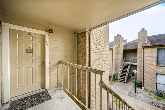 2120 Wilcrest Drive 226, Houston, TX 77042