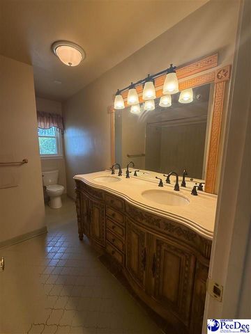 607 S 11th St, Hartsville, SC 29550