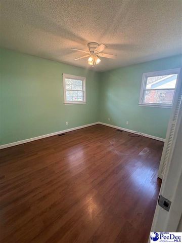607 S 11th St, Hartsville, SC 29550