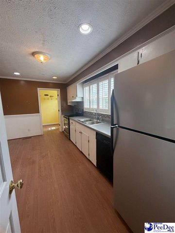 607 S 11th St, Hartsville, SC 29550
