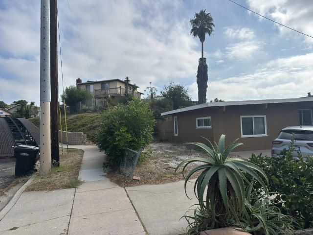 5863 Roswell St, San Diego, CA 92114