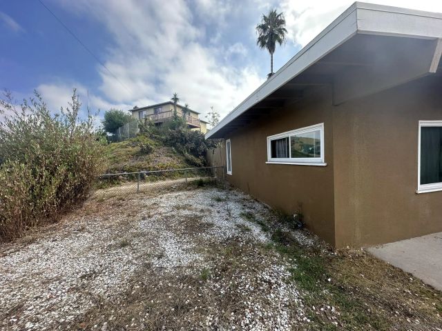 5863 Roswell St, San Diego, CA 92114